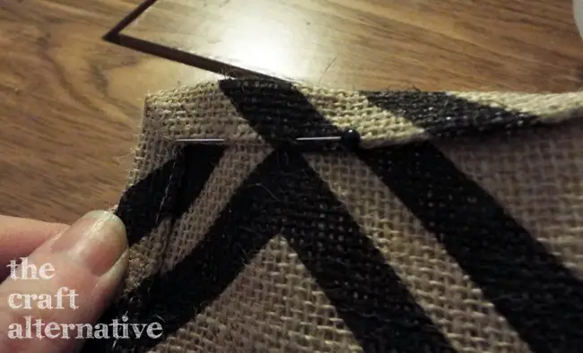 How to Make a Lined Burlap Lunch Bag_Miter