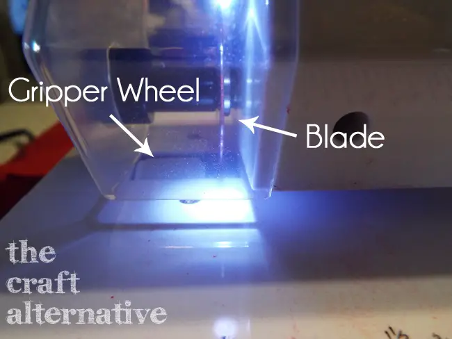 How to Cut Bias Tape with a Rotary Cutting Machine_Gripper Wheel