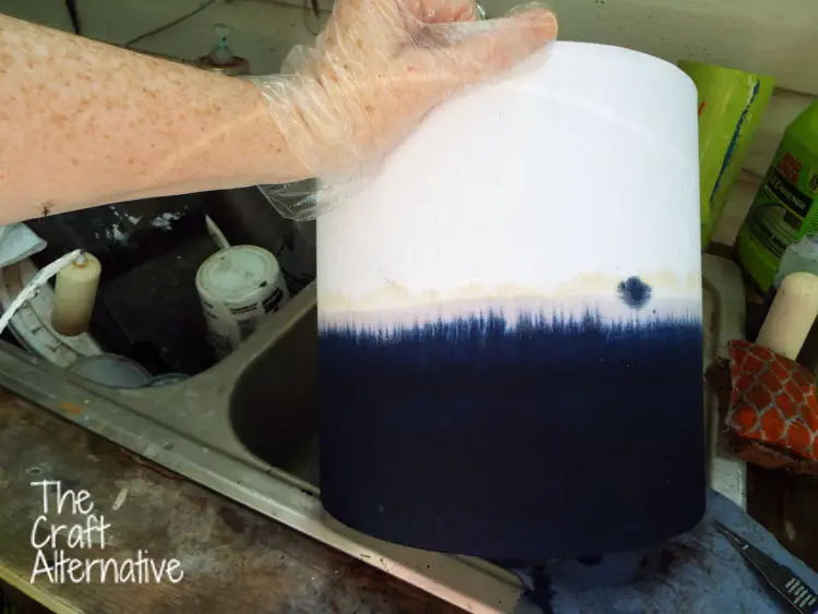 How to Dye a Lamp Shade_Adding Dye