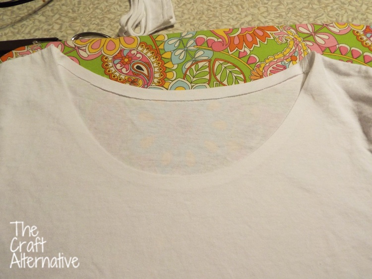 Refashioned and Tie-Dyed T-shirt_Neckline