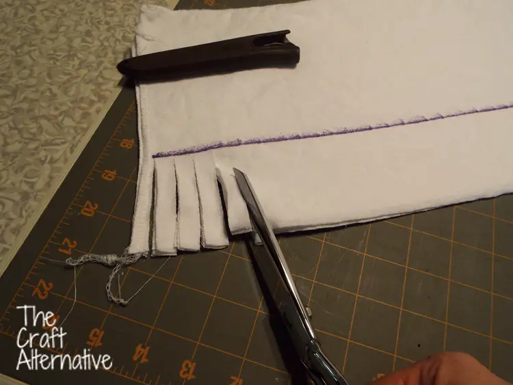 Make a T-Shirt Scarf_Cut Fringe