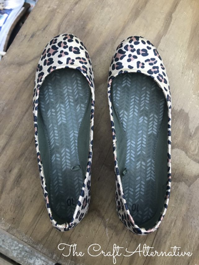 How to Cover Canvas Flats with Fabric